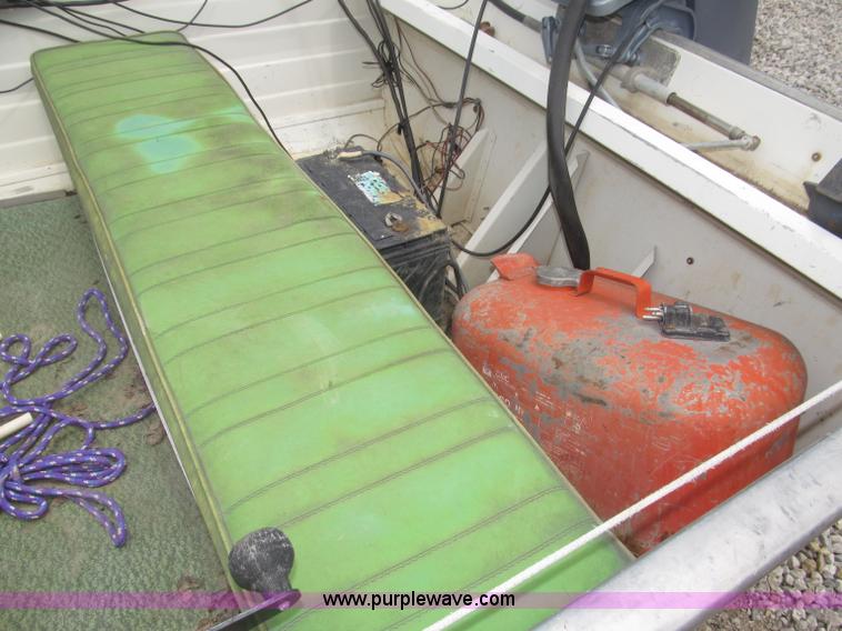 image for item F7016 1977 AMF Crestliner 16'L boat