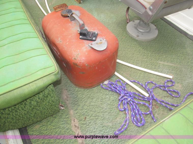 image for item F7016 1977 AMF Crestliner 16'L boat