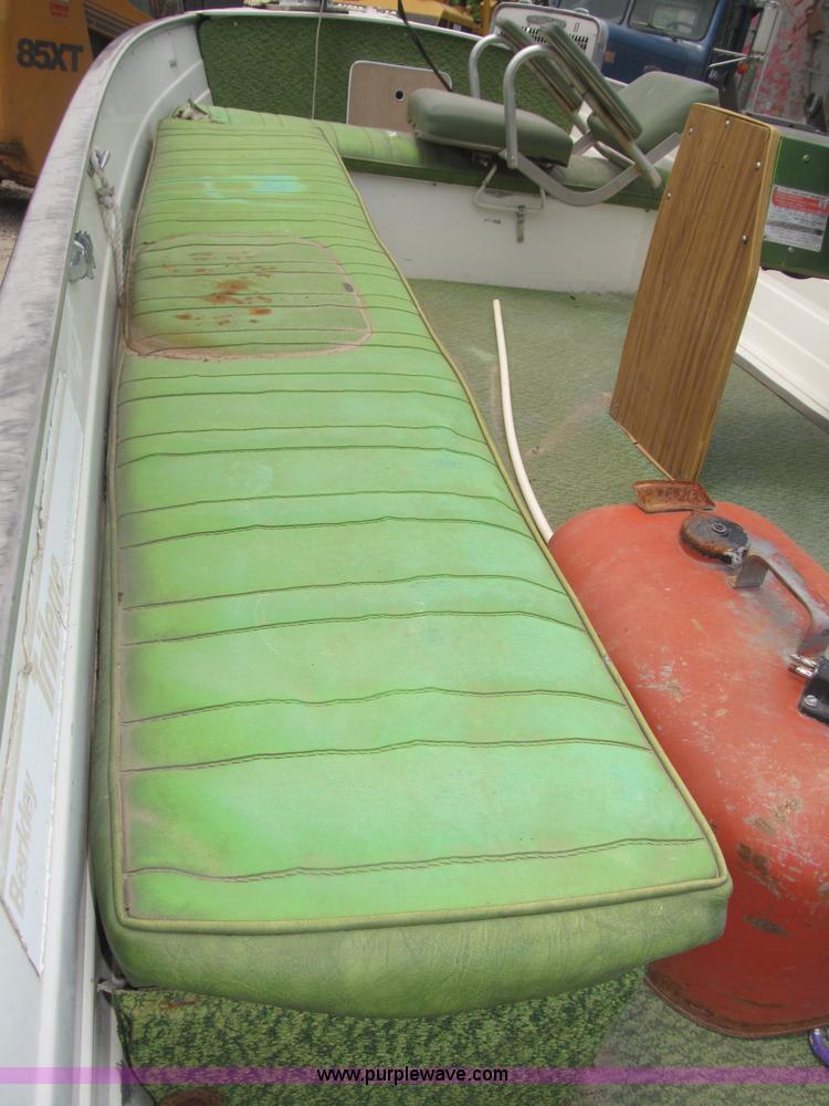 image for item F7016 1977 AMF Crestliner 16'L boat