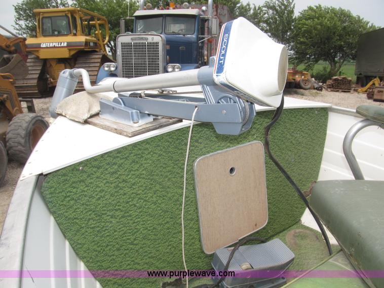 image for item F7016 1977 AMF Crestliner 16'L boat