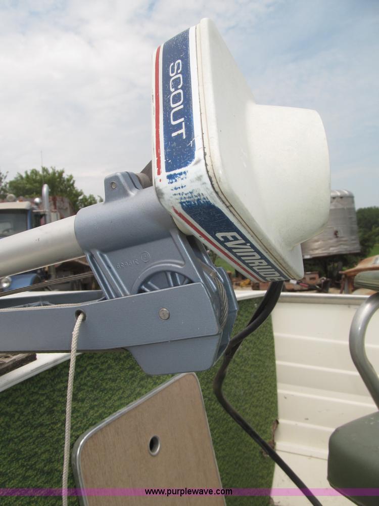 image for item F7016 1977 AMF Crestliner 16'L boat