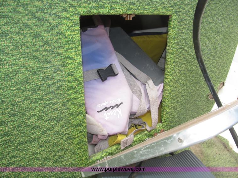 image for item F7016 1977 AMF Crestliner 16'L boat