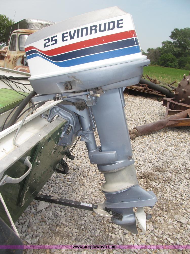 image for item F7016 1977 AMF Crestliner 16'L boat