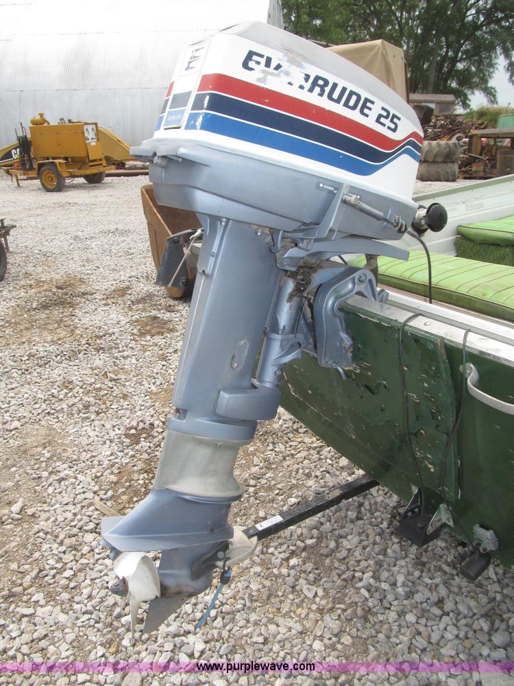 image for item F7016 1977 AMF Crestliner 16'L boat