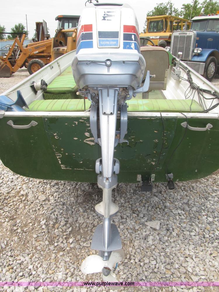 image for item F7016 1977 AMF Crestliner 16'L boat