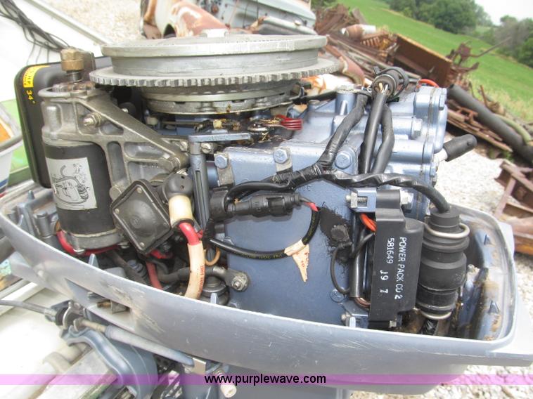 image for item F7016 1977 AMF Crestliner 16'L boat