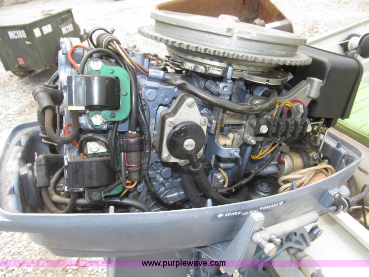 image for item F7016 1977 AMF Crestliner 16'L boat