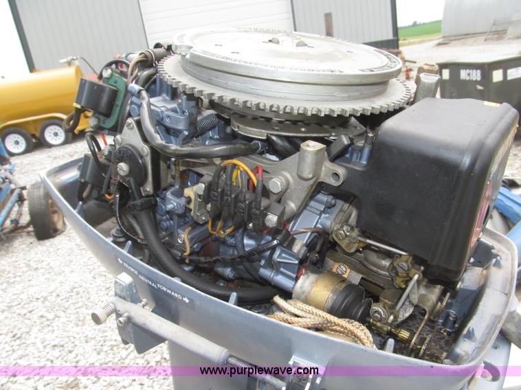 image for item F7016 1977 AMF Crestliner 16'L boat