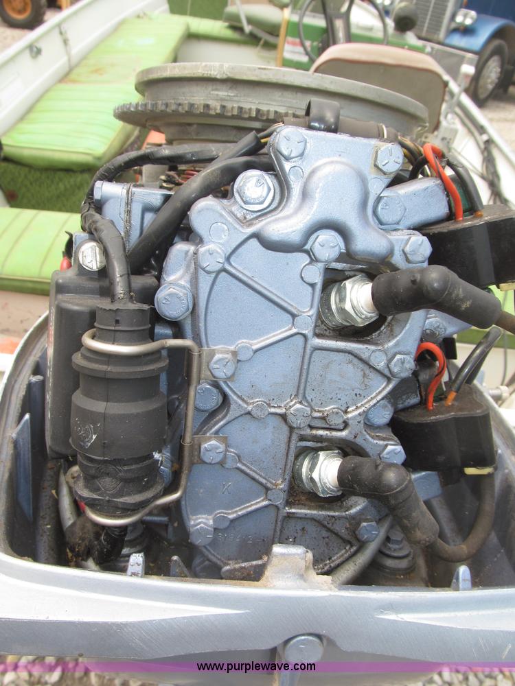 image for item F7016 1977 AMF Crestliner 16'L boat