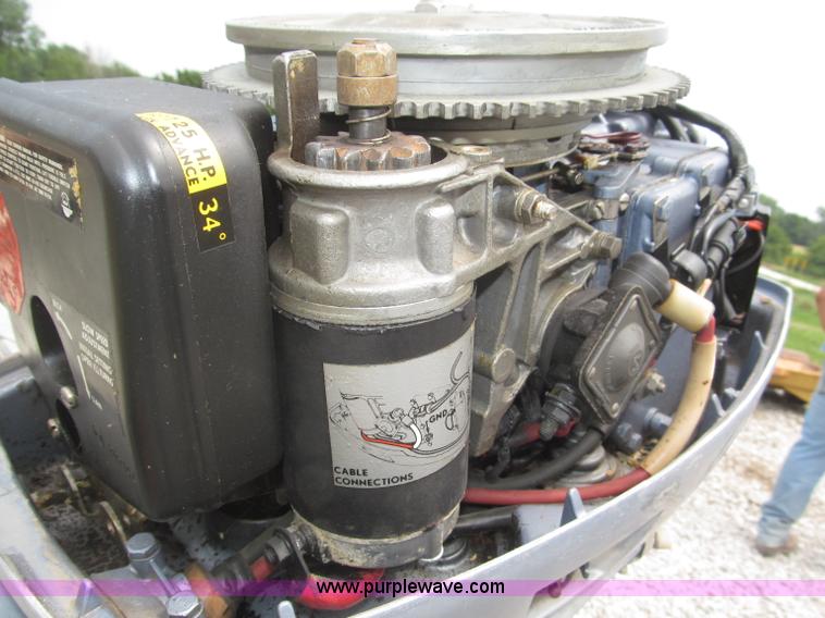 image for item F7016 1977 AMF Crestliner 16'L boat