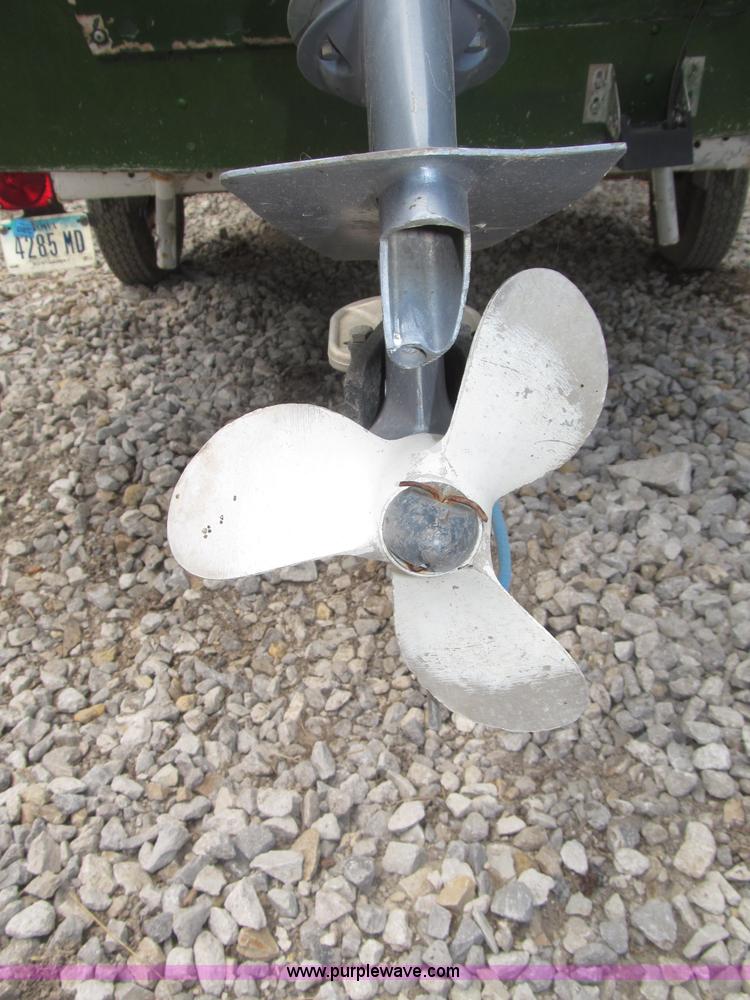 image for item F7016 1977 AMF Crestliner 16'L boat