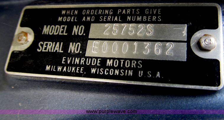 image for item F7016 1977 AMF Crestliner 16'L boat