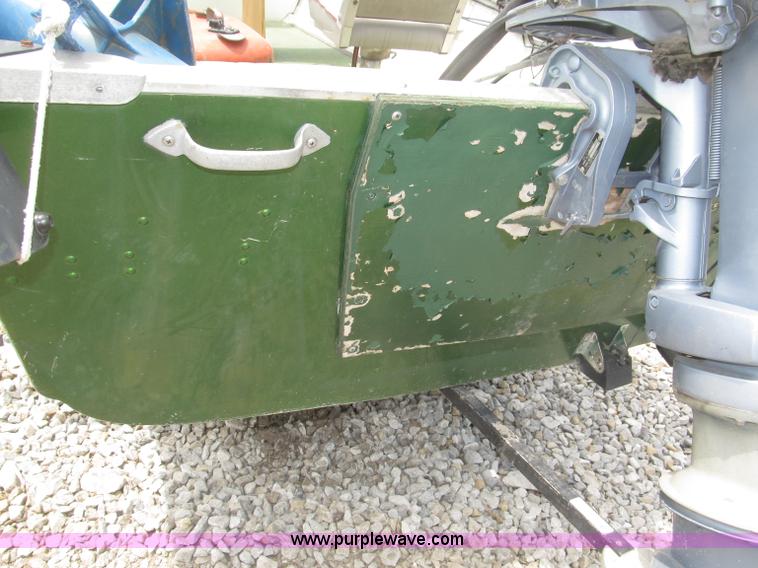 image for item F7016 1977 AMF Crestliner 16'L boat