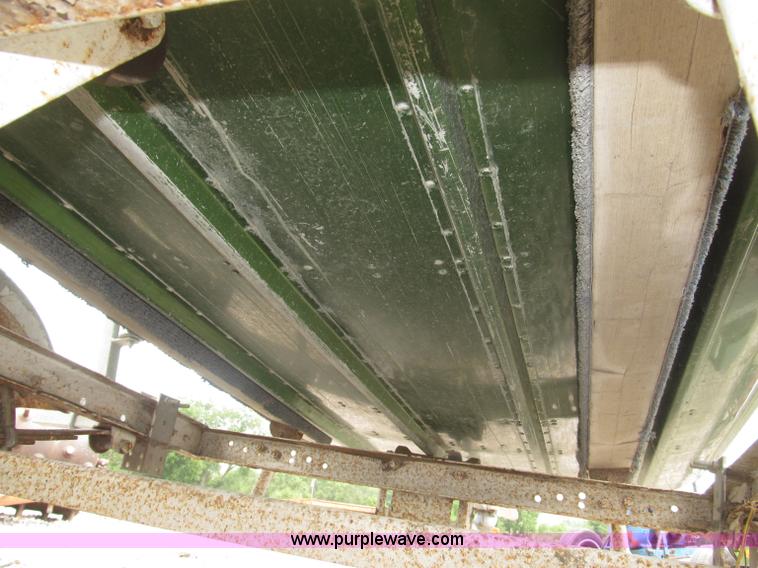 image for item F7016 1977 AMF Crestliner 16'L boat