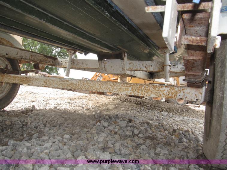 image for item F7016 1977 AMF Crestliner 16'L boat