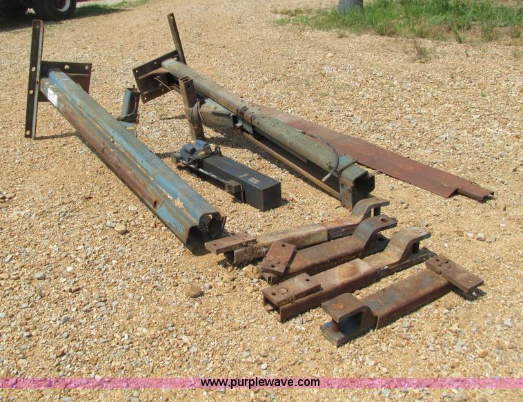 image for item G9477 Two post vehicle lift