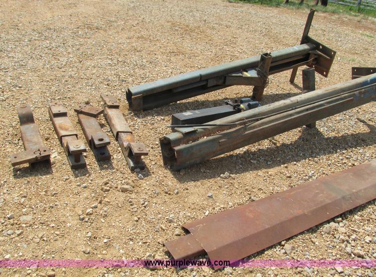 image for item G9477 Two post vehicle lift