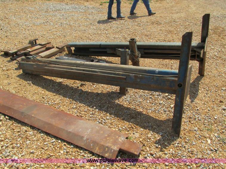 image for item G9477 Two post vehicle lift