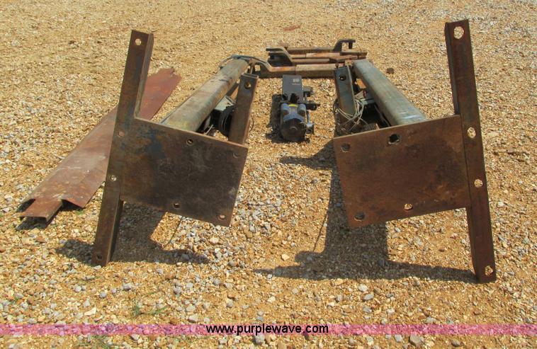 image for item G9477 Two post vehicle lift