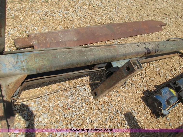 image for item G9477 Two post vehicle lift