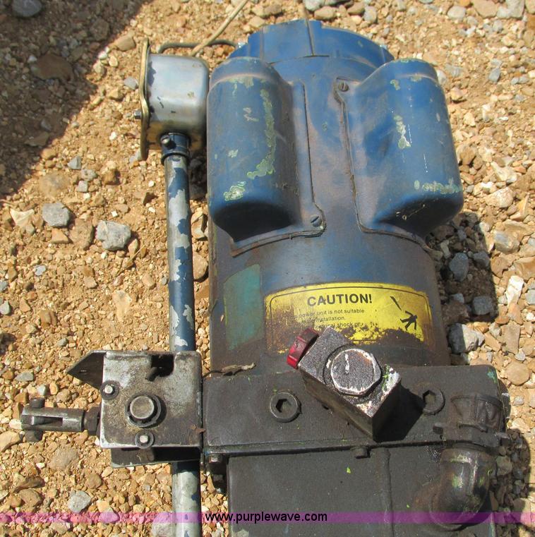 image for item G9477 Two post vehicle lift