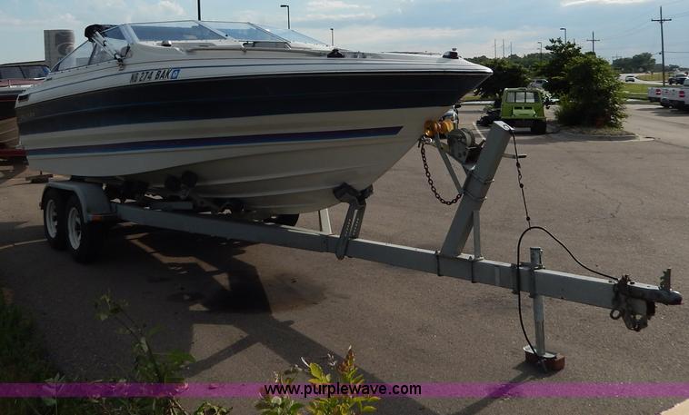 image for item H3018 1987 Bayliner 23'L boat