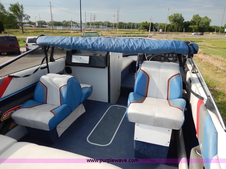 image for item H3018 1987 Bayliner 23'L boat