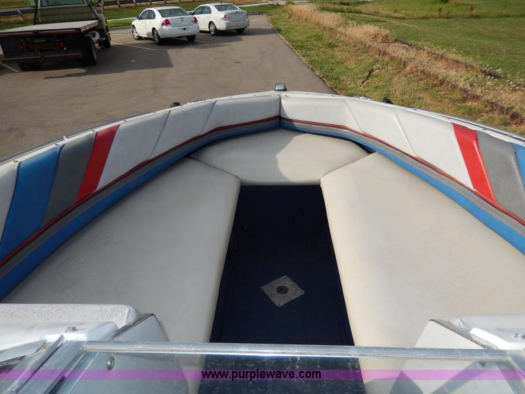 image for item H3018 1987 Bayliner 23'L boat
