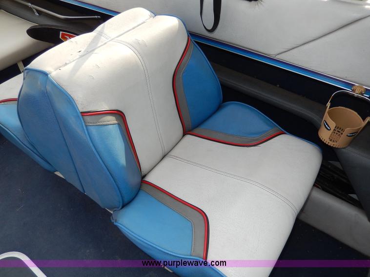 image for item H3018 1987 Bayliner 23'L boat