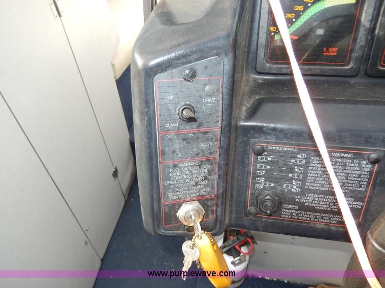 image for item H3018 1987 Bayliner 23'L boat