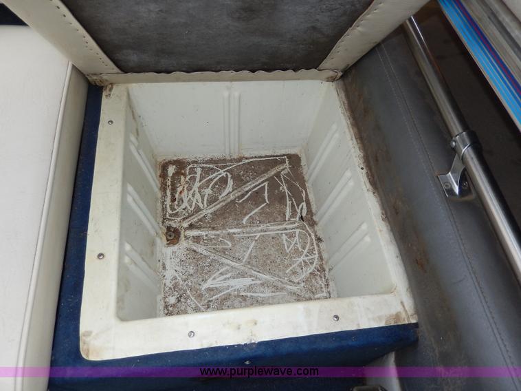 image for item H3018 1987 Bayliner 23'L boat