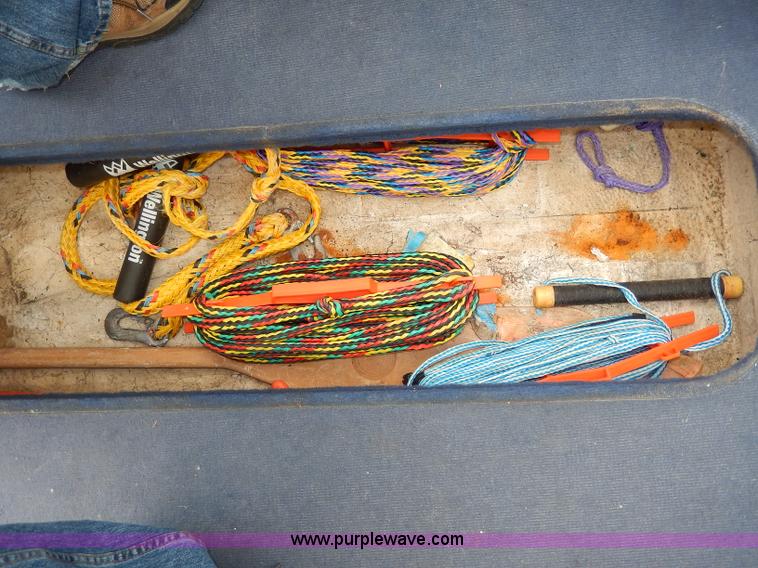 image for item H3018 1987 Bayliner 23'L boat