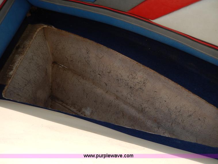 image for item H3018 1987 Bayliner 23'L boat