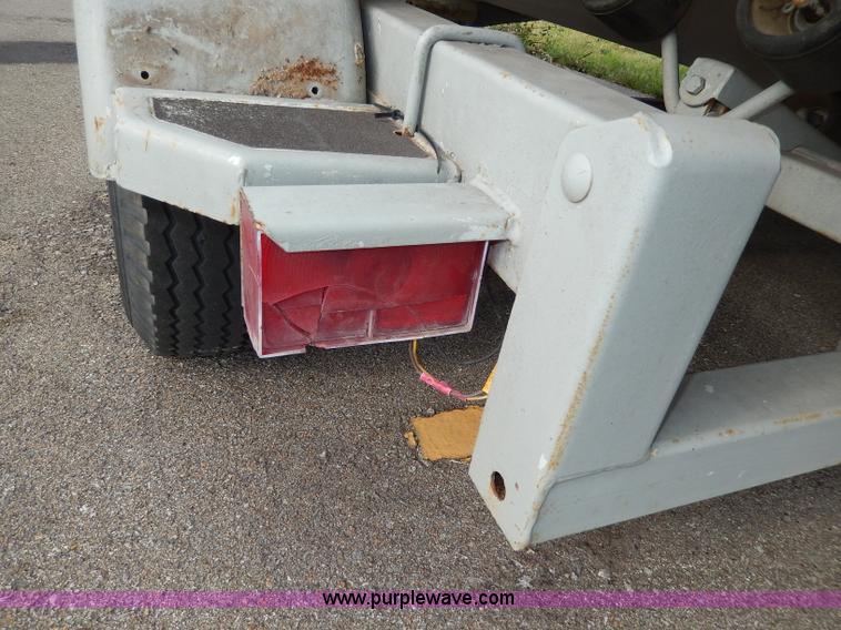 image for item H3018 1987 Bayliner 23'L boat