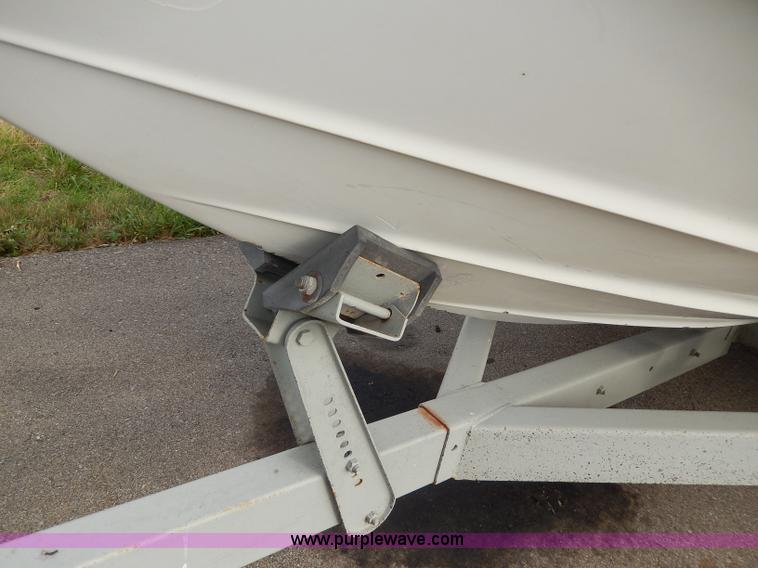 image for item H3018 1987 Bayliner 23'L boat