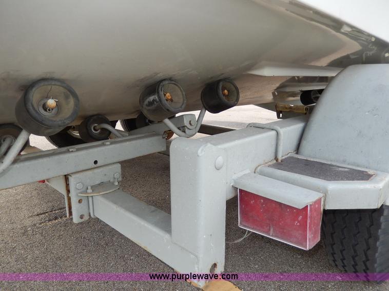 image for item H3018 1987 Bayliner 23'L boat