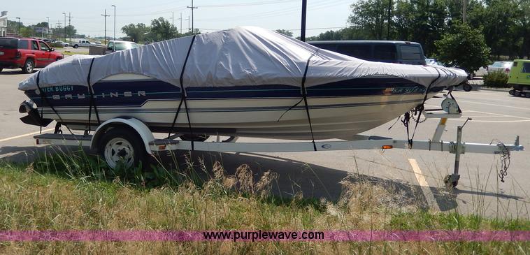 image for item H3020 1993 Bayliner 18' boat