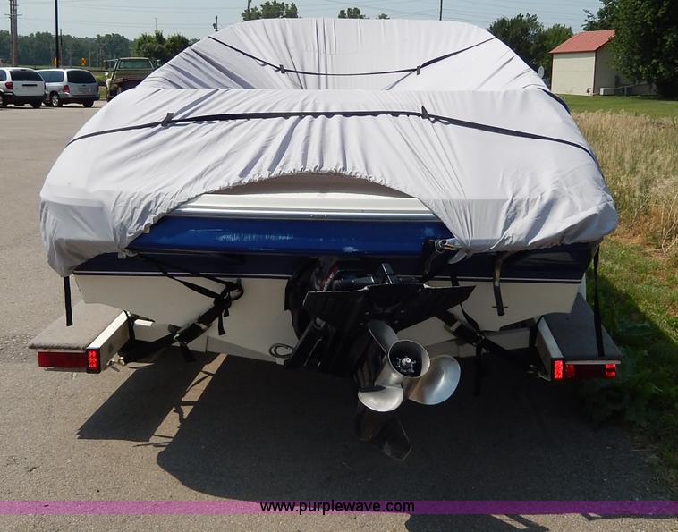 image for item H3020 1993 Bayliner 18' boat