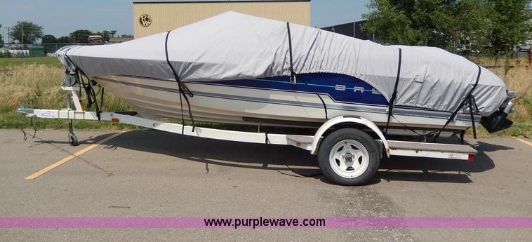 image for item H3020 1993 Bayliner 18' boat