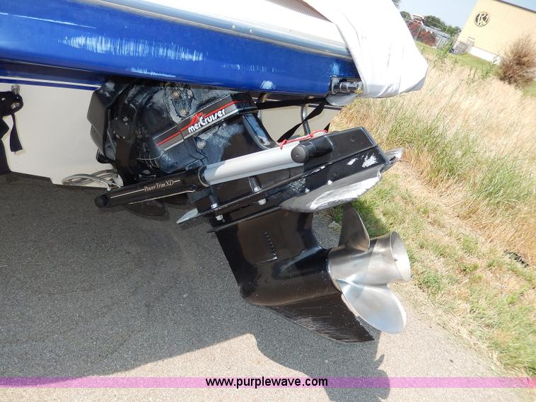 image for item H3020 1993 Bayliner 18' boat