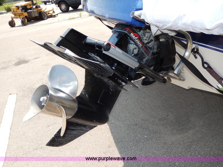 image for item H3020 1993 Bayliner 18' boat