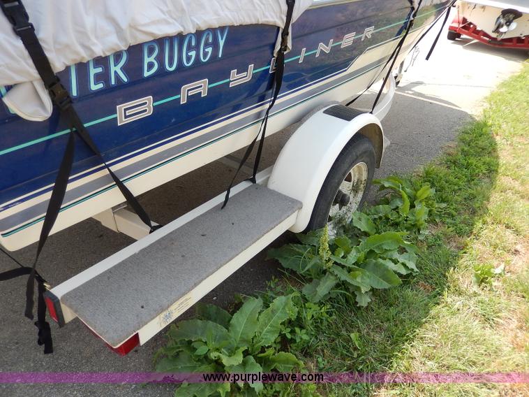 image for item H3020 1993 Bayliner 18' boat