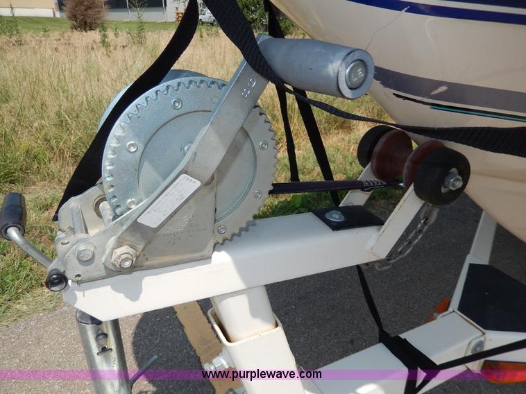 image for item H3020 1993 Bayliner 18' boat