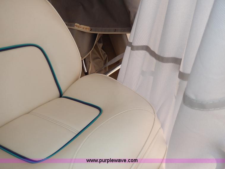 image for item H3020 1993 Bayliner 18' boat