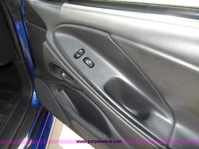 image for item H3040 2003 Ford Mustang