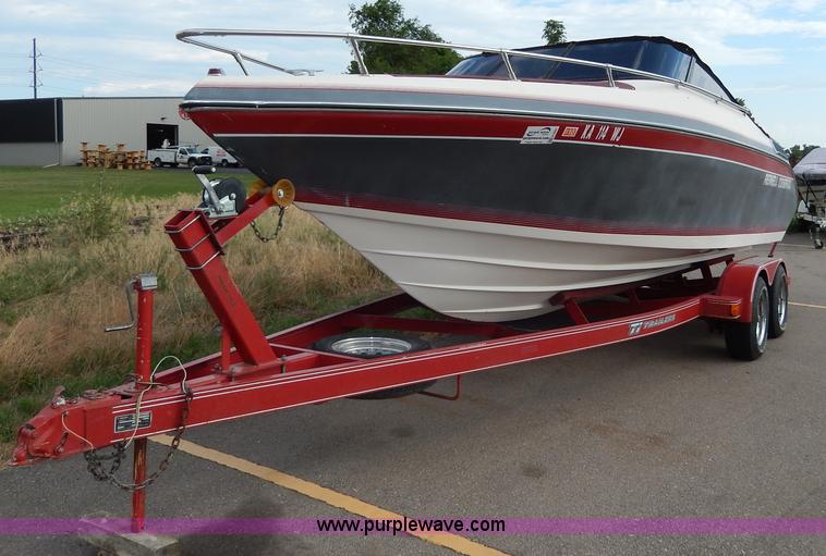 image for item H3061 1990 Reinell 22' boat