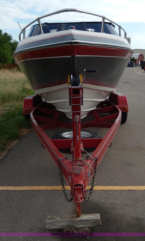 image for item H3061 1990 Reinell 22' boat