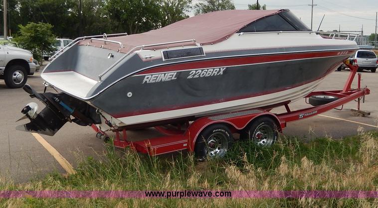 image for item H3061 1990 Reinell 22' boat