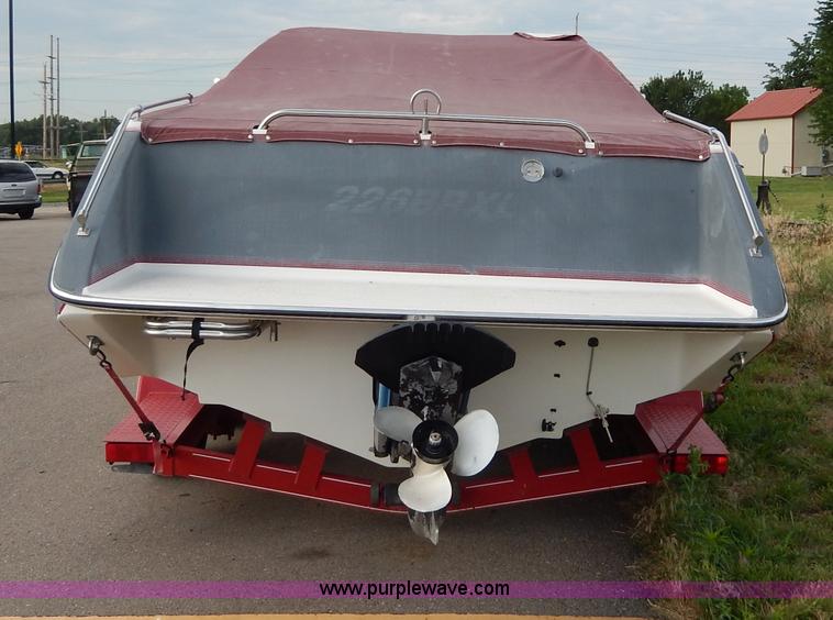 image for item H3061 1990 Reinell 22' boat