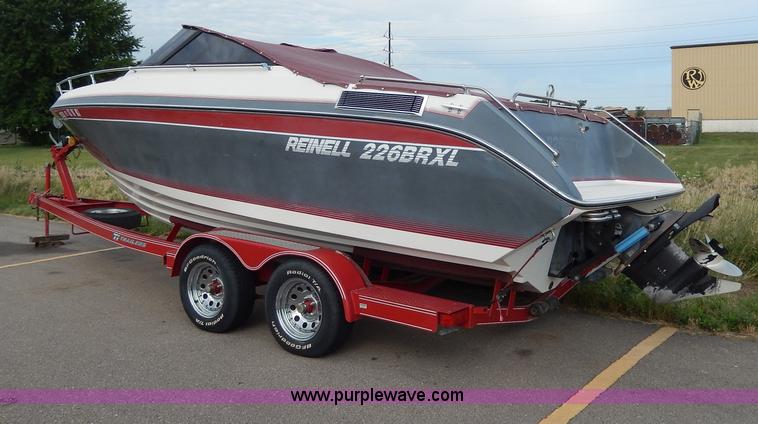 image for item H3061 1990 Reinell 22' boat